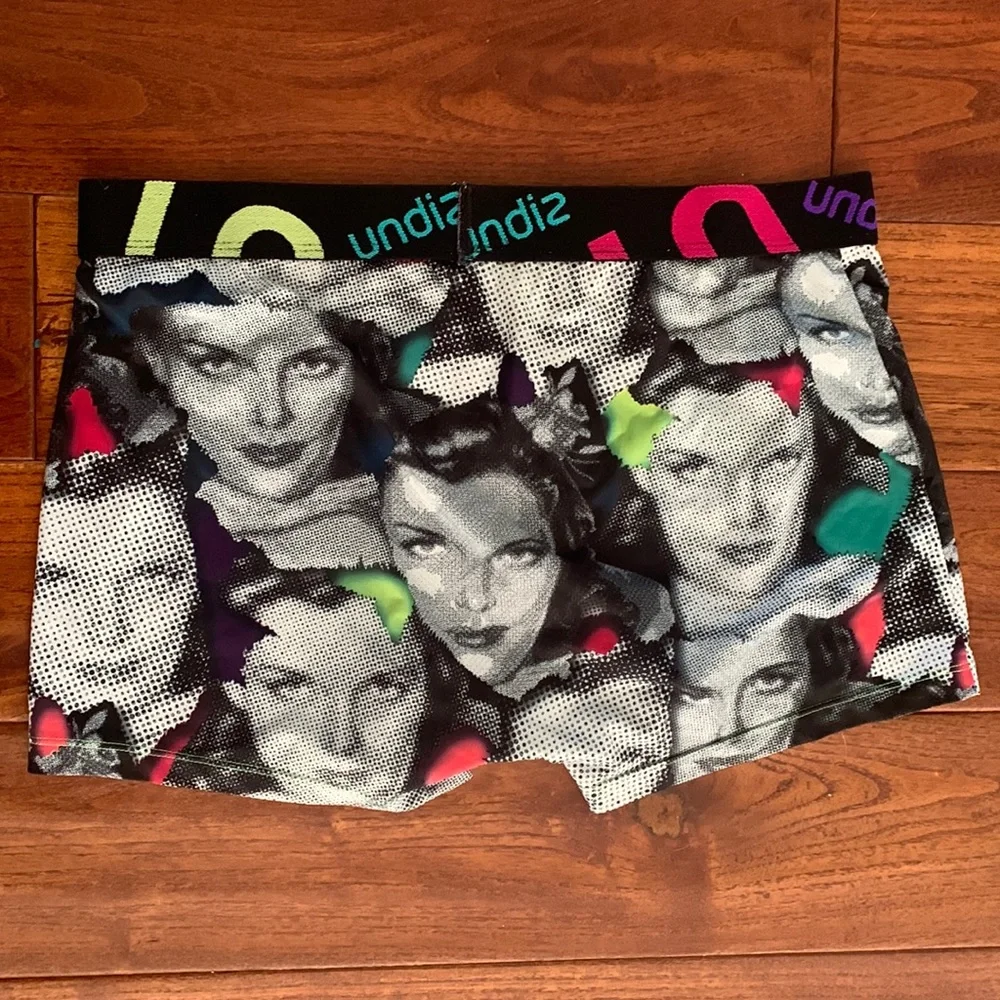 UNDIZ BOXER BRIEFS MEN'S SIZE LARGE PIXELATED MOVIE STARS SILKY BRAND NEW